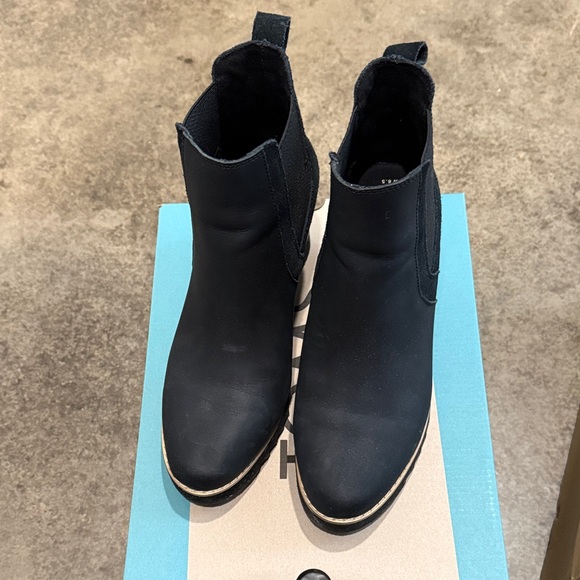 TOMS Women's Sleek Black Ankle Booties - Picture 8 of 8